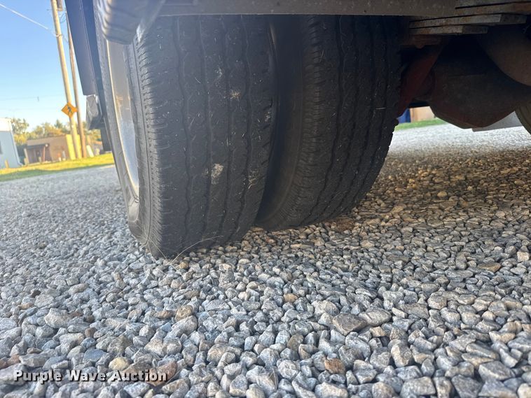 image for item EU6142 2000 Ford E350 ambulance