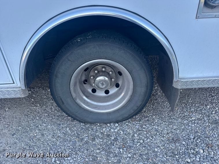 image for item EU6142 2000 Ford E350 ambulance