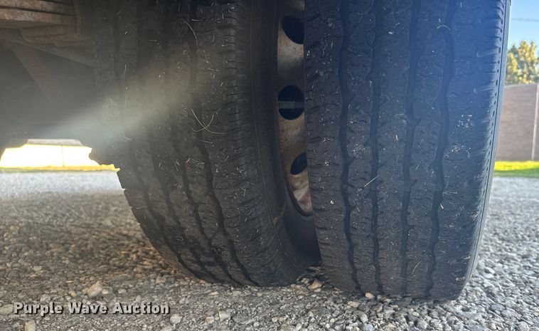 image for item EU6142 2000 Ford E350 ambulance