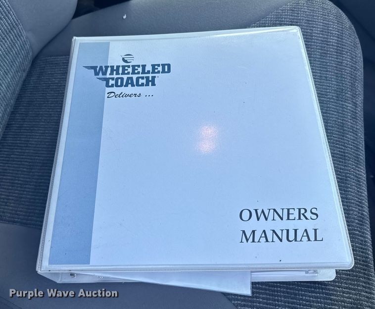 image for item EU6142 2000 Ford E350 ambulance