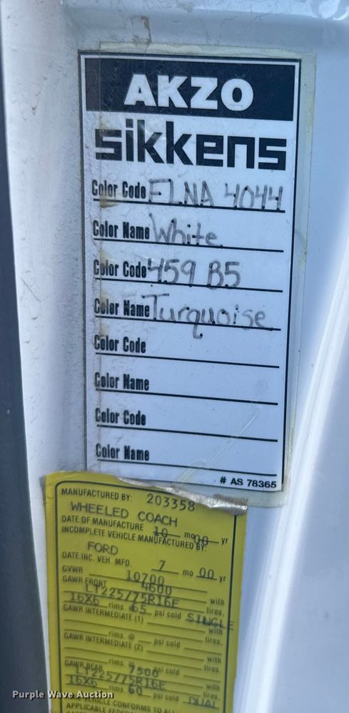 image for item EU6142 2000 Ford E350 ambulance