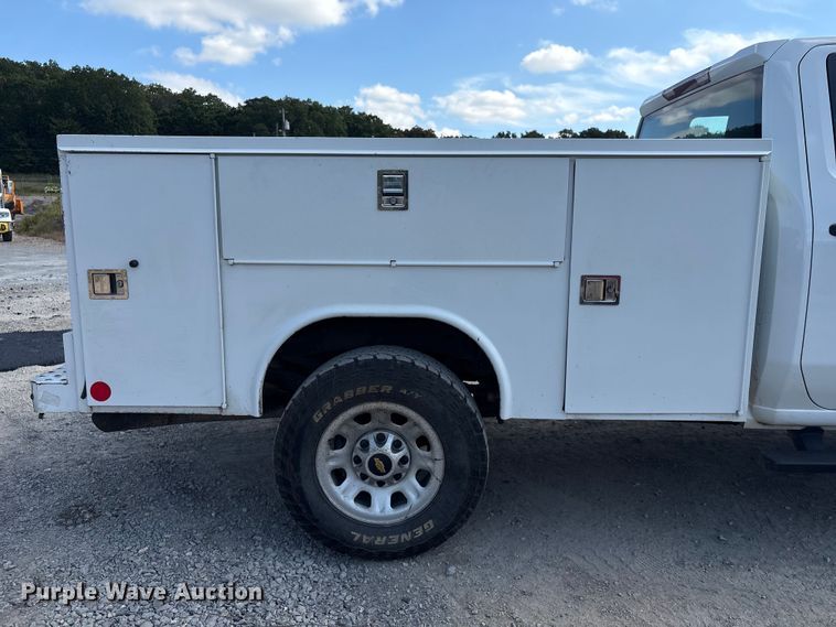 image for item EV2506 2021 Chevrolet Silverado 3500HD Crew Cab utility bed pickup truck