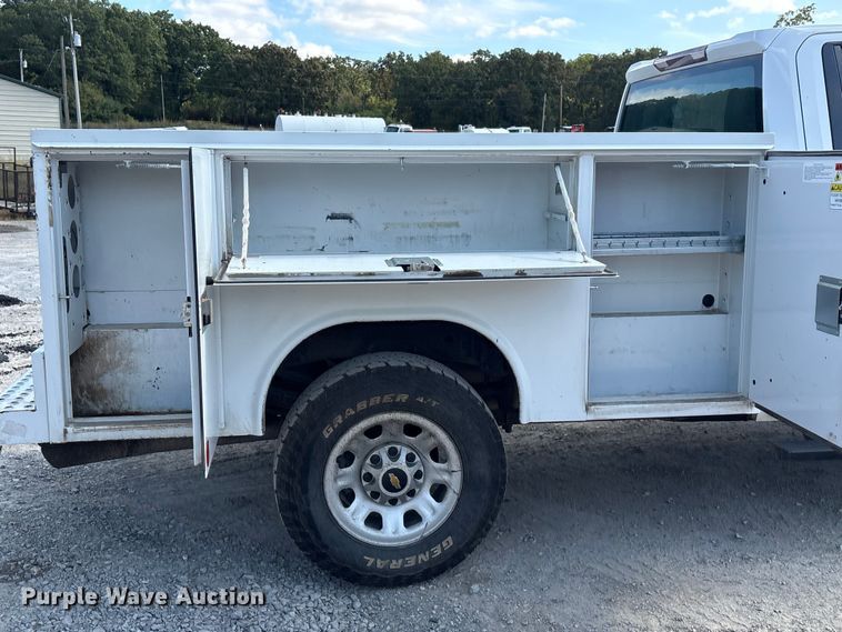 image for item EV2506 2021 Chevrolet Silverado 3500HD Crew Cab utility bed pickup truck
