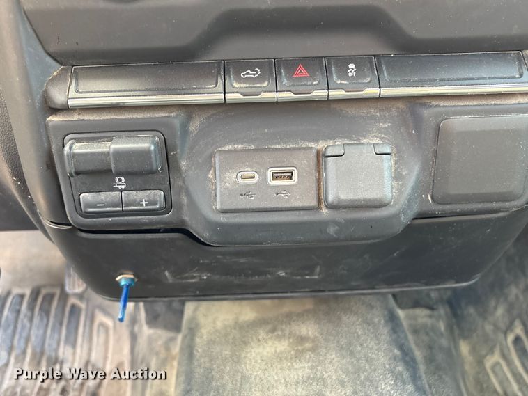 image for item EV2506 2021 Chevrolet Silverado 3500HD Crew Cab utility bed pickup truck