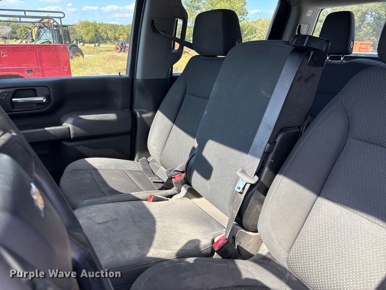 image for item EV2506 2021 Chevrolet Silverado 3500HD Crew Cab utility bed pickup truck