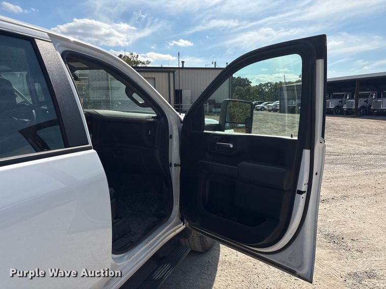 image for item EV2506 2021 Chevrolet Silverado 3500HD Crew Cab utility bed pickup truck