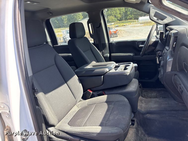 image for item EV2506 2021 Chevrolet Silverado 3500HD Crew Cab utility bed pickup truck