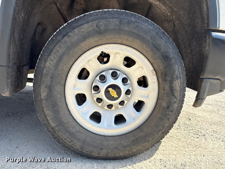 image for item EV2506 2021 Chevrolet Silverado 3500HD Crew Cab utility bed pickup truck