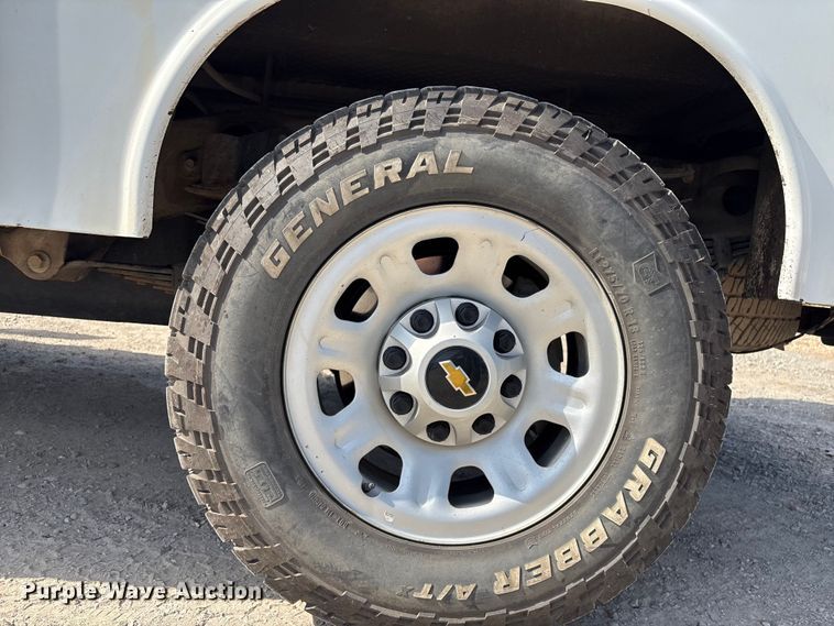 image for item EV2506 2021 Chevrolet Silverado 3500HD Crew Cab utility bed pickup truck