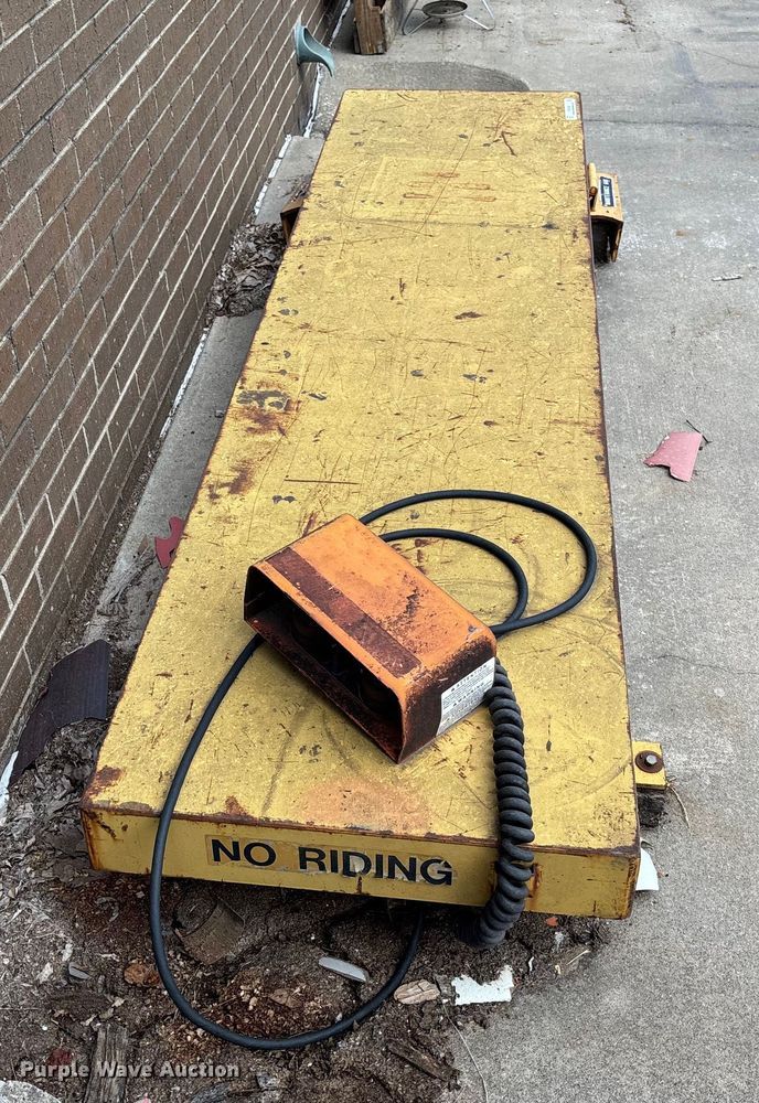 image for item EV3142 Rol-Lift scissor lift table