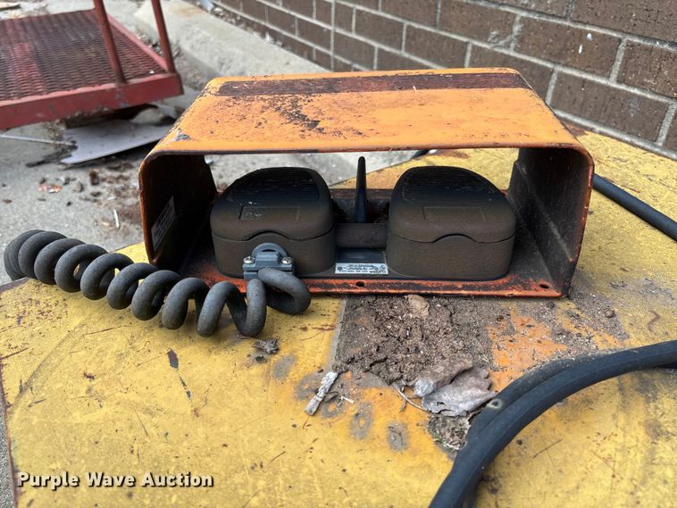 image for item EV3142 Rol-Lift scissor lift table