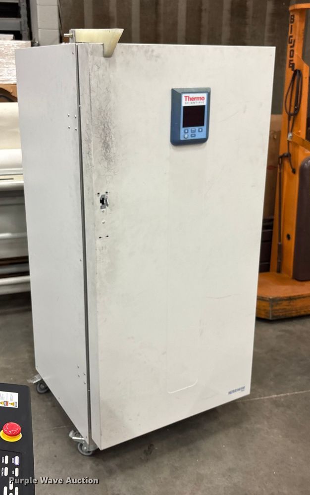 image for item EV3144 Thermo Heratherm OMH400 laboratory oven