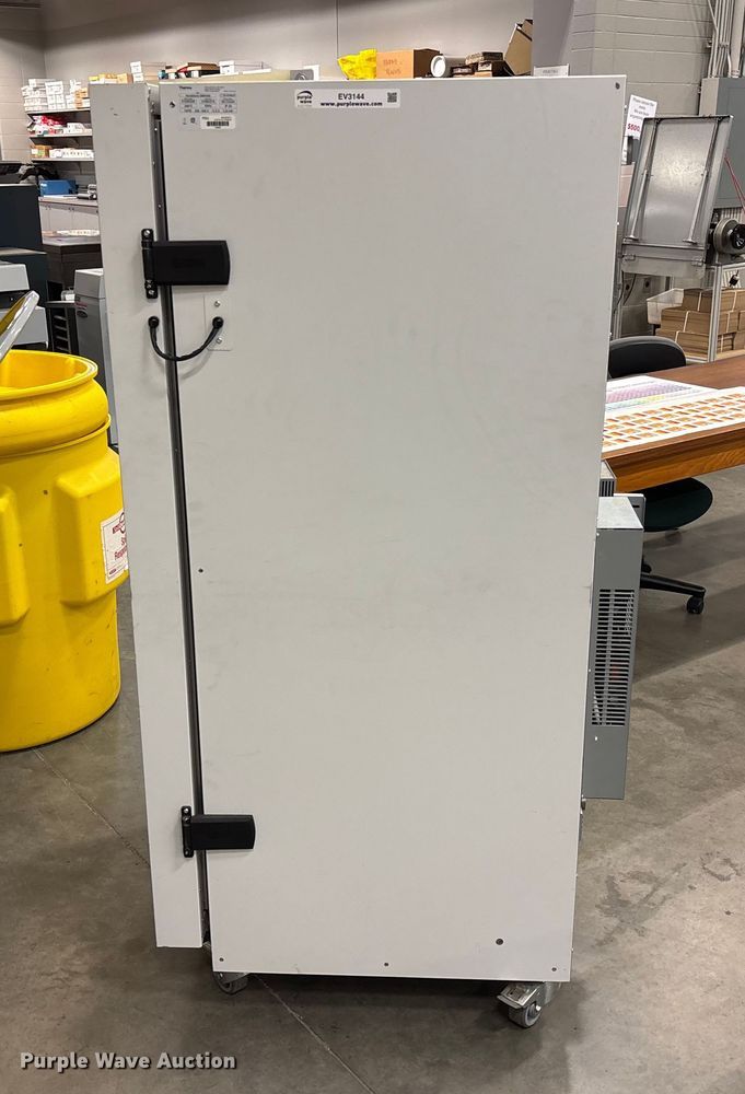 image for item EV3144 Thermo Heratherm OMH400 laboratory oven