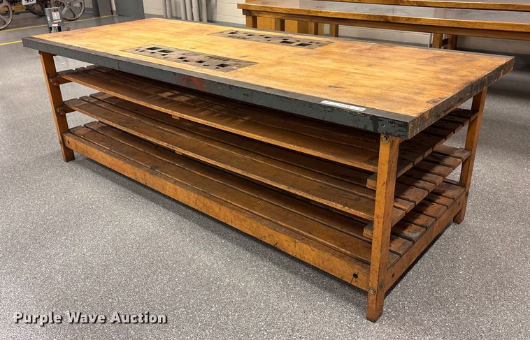 image for item EV3148 Pexto table