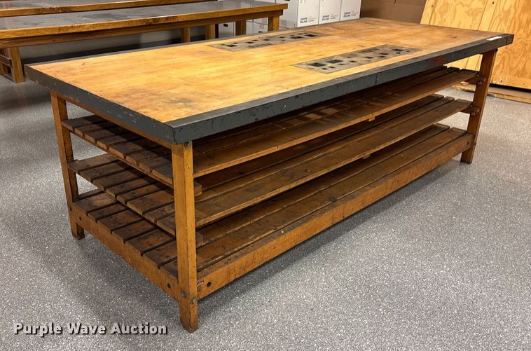 image for item EV3148 Pexto table