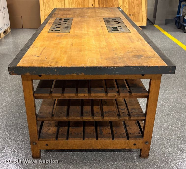 image for item EV3148 Pexto table