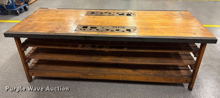 image for item EV3148 Pexto table