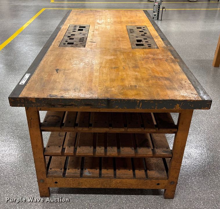 image for item EV3148 Pexto table