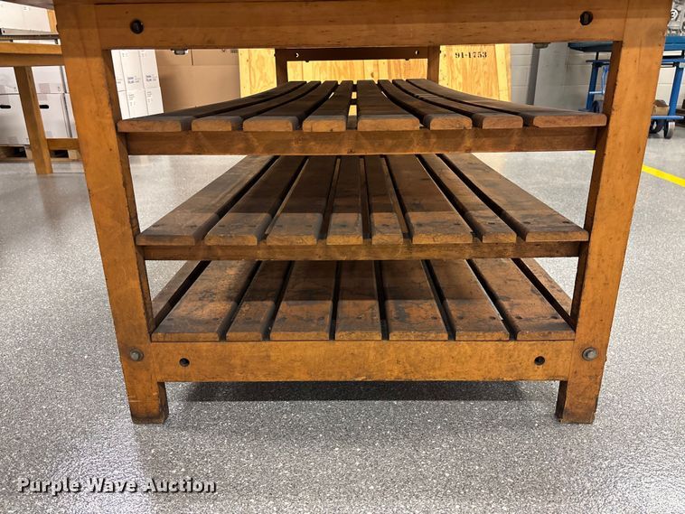 image for item EV3148 Pexto table