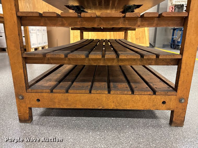 image for item EV3148 Pexto table