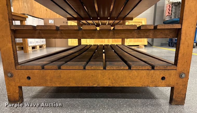 image for item EV3148 Pexto table