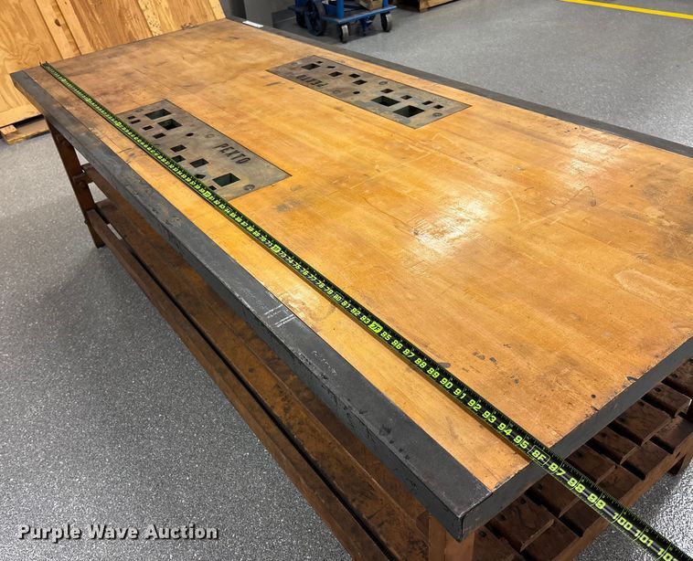 image for item EV3148 Pexto table