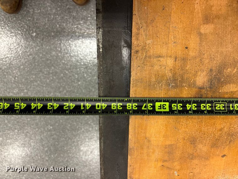 image for item EV3148 Pexto table