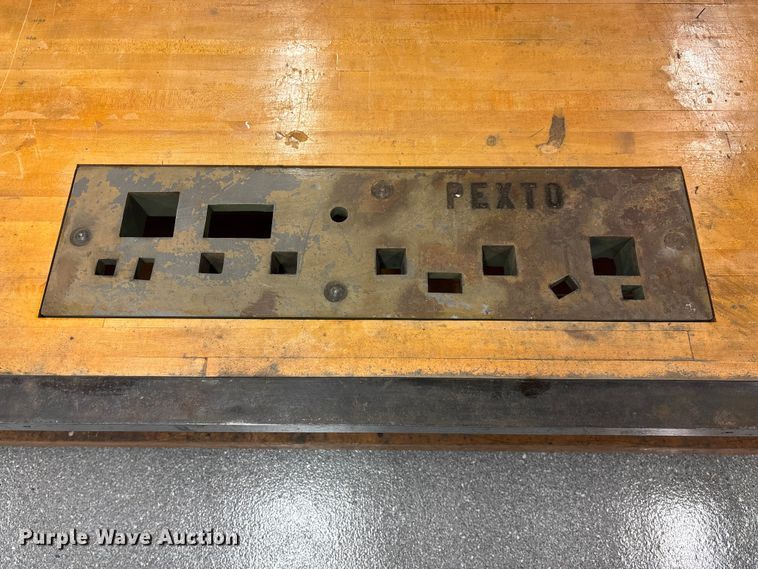 image for item EV3148 Pexto table