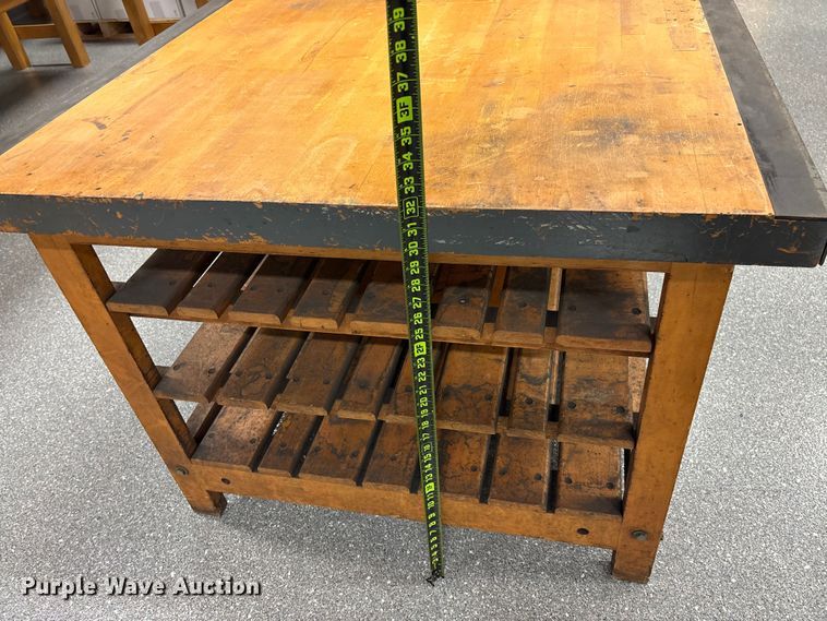 image for item EV3148 Pexto table