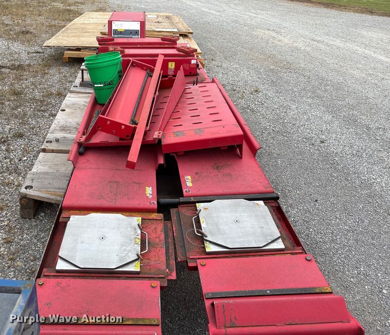 image for item EV3151 Hunter RL automotive lift