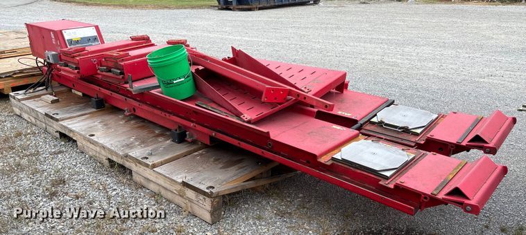 image for item EV3151 Hunter RL automotive lift