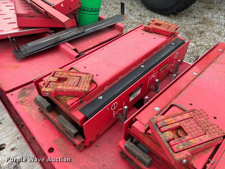 image for item EV3151 Hunter RL automotive lift