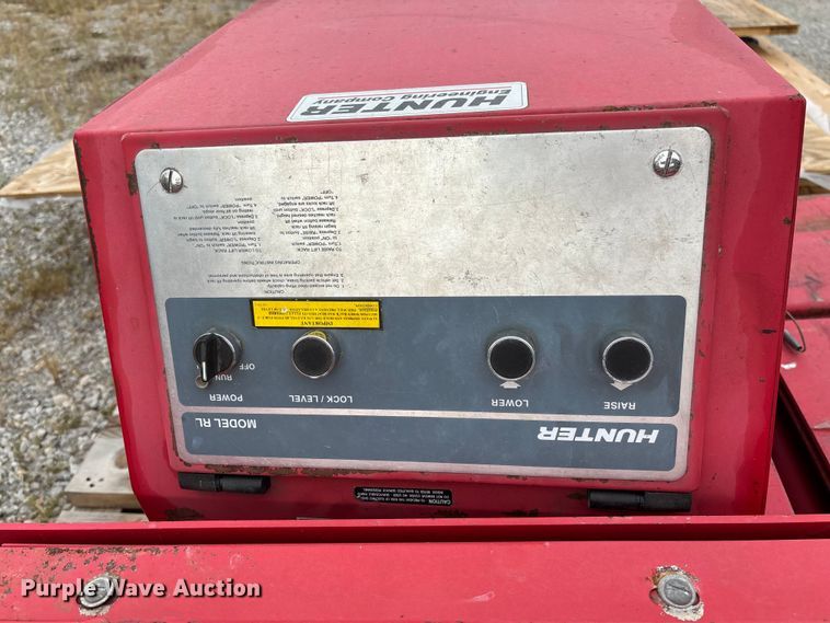 image for item EV3151 Hunter RL automotive lift