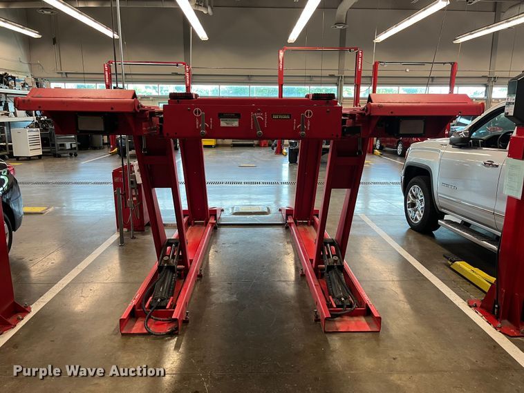 image for item EV3151 Hunter RL automotive lift