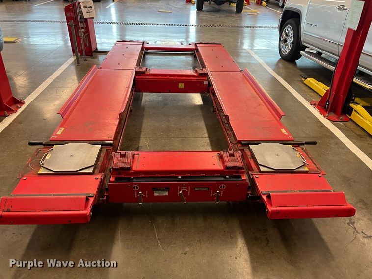 image for item EV3151 Hunter RL automotive lift