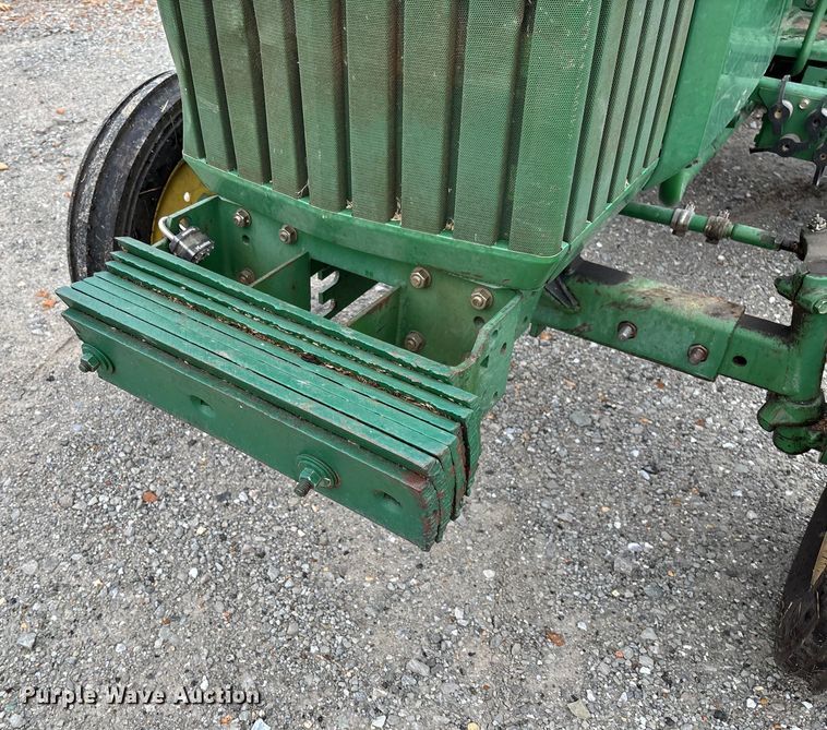 image for item EV3162 1998 John Deere 870 tractor