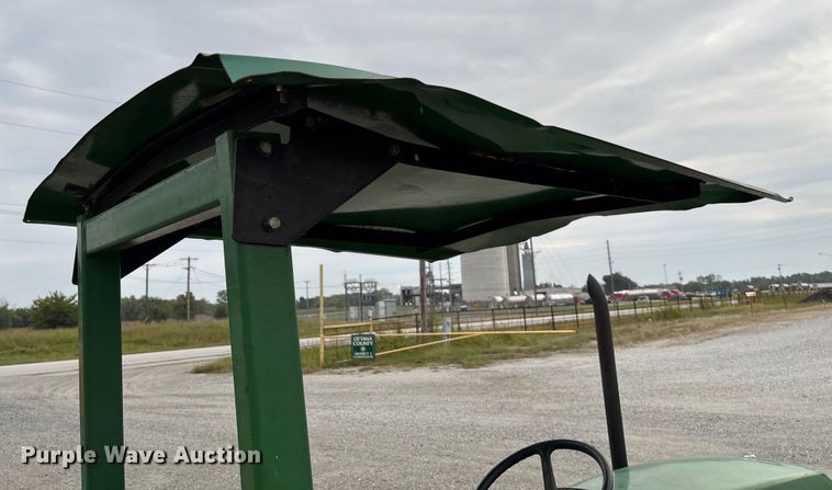 image for item EV3162 1998 John Deere 870 tractor