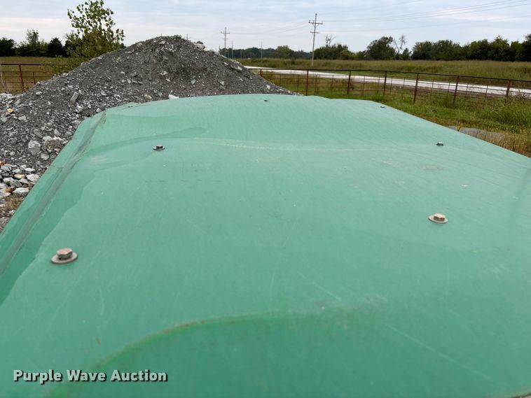 image for item EV3162 1998 John Deere 870 tractor