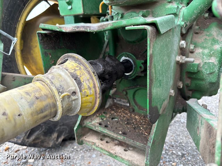 image for item EV3162 1998 John Deere 870 tractor