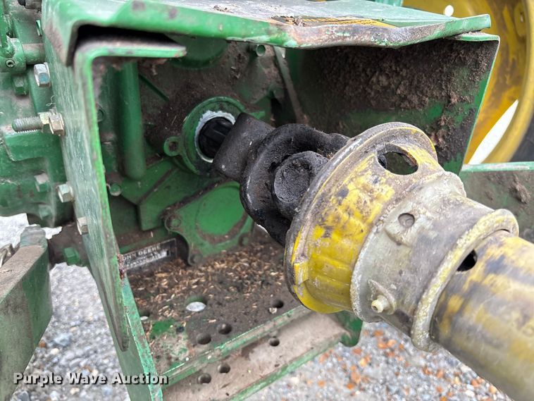 image for item EV3162 1998 John Deere 870 tractor