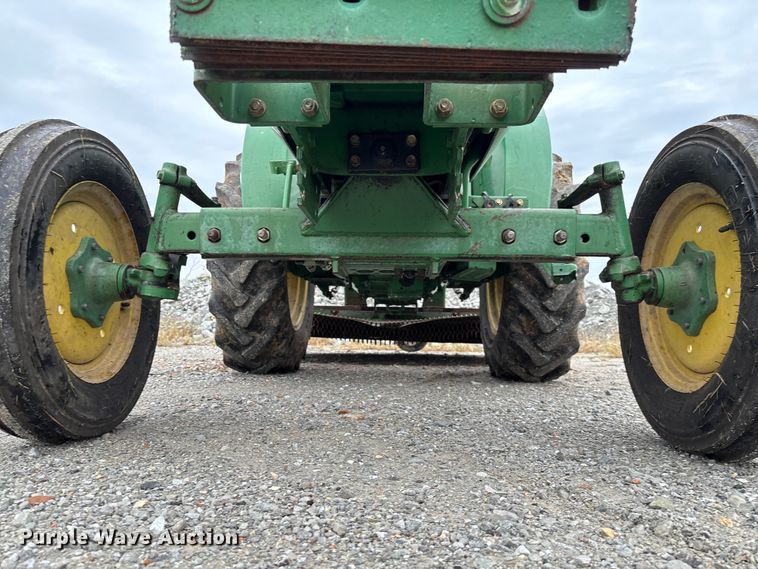 image for item EV3162 1998 John Deere 870 tractor