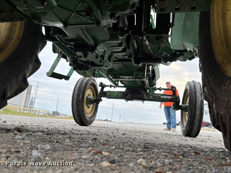 image for item EV3162 1998 John Deere 870 tractor