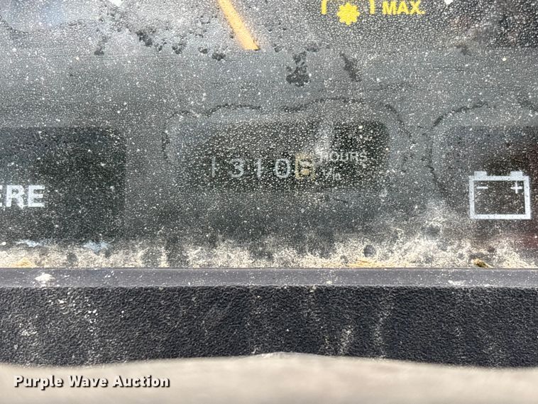 image for item EV3162 1998 John Deere 870 tractor