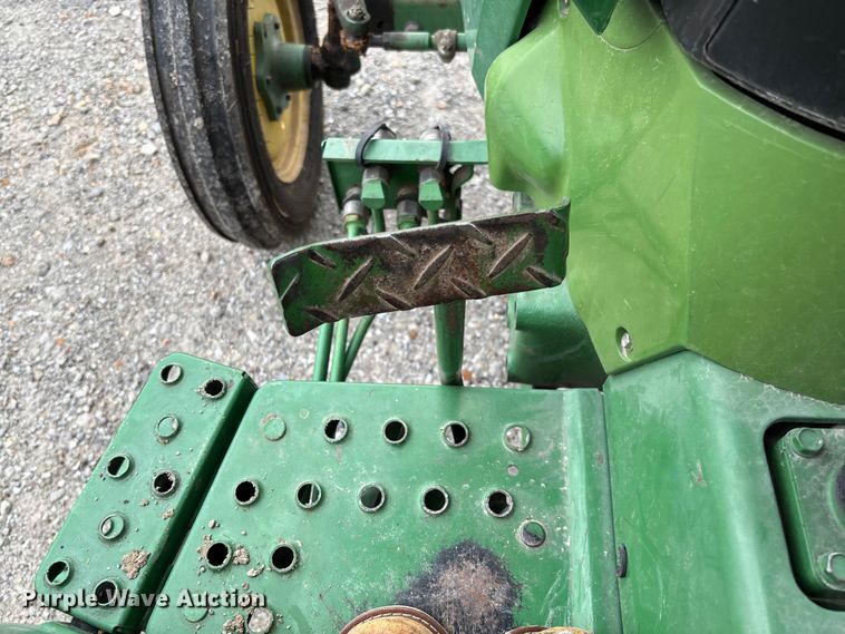 image for item EV3162 1998 John Deere 870 tractor