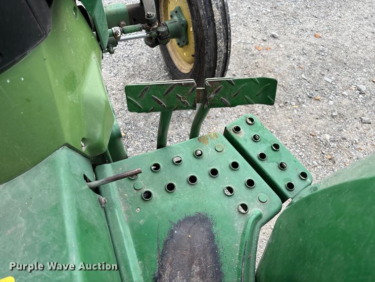 image for item EV3162 1998 John Deere 870 tractor