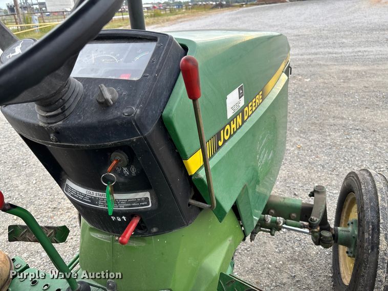 image for item EV3162 1998 John Deere 870 tractor