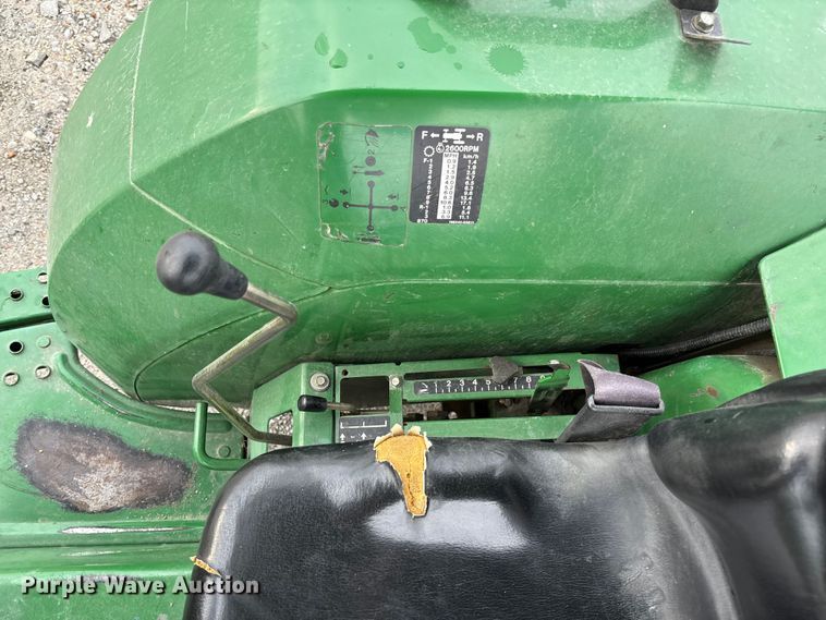 image for item EV3162 1998 John Deere 870 tractor
