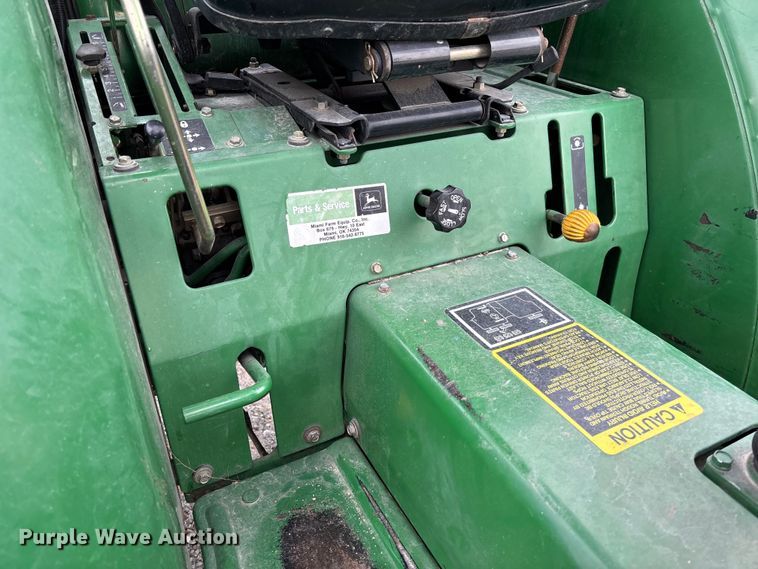 image for item EV3162 1998 John Deere 870 tractor