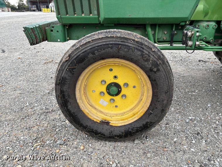 image for item EV3162 1998 John Deere 870 tractor