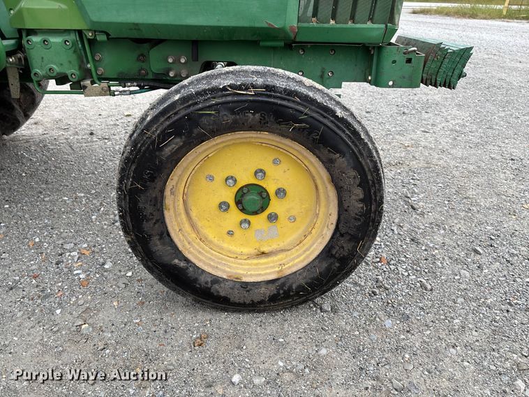 image for item EV3162 1998 John Deere 870 tractor